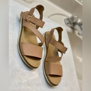 Dr. Scholl’s Women’s Nicely Fun Ankles Strappy Sandals size 7.5M great condition